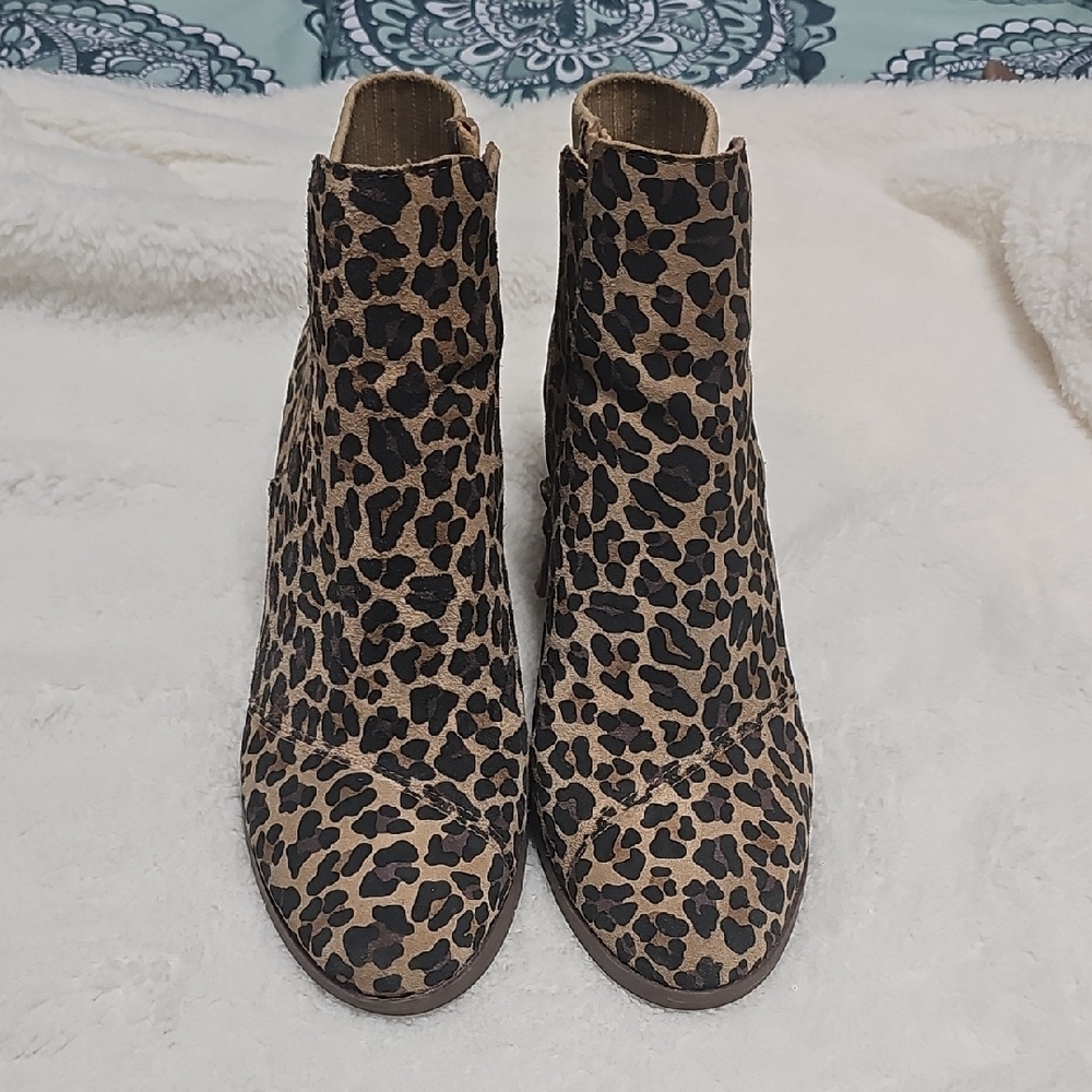 Toms Brown and Black Ankle Boots with Side Zipper